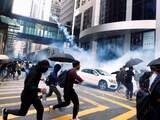 Politie schiet demonstrant neer tijdens chaotische protestdag in Hongkong