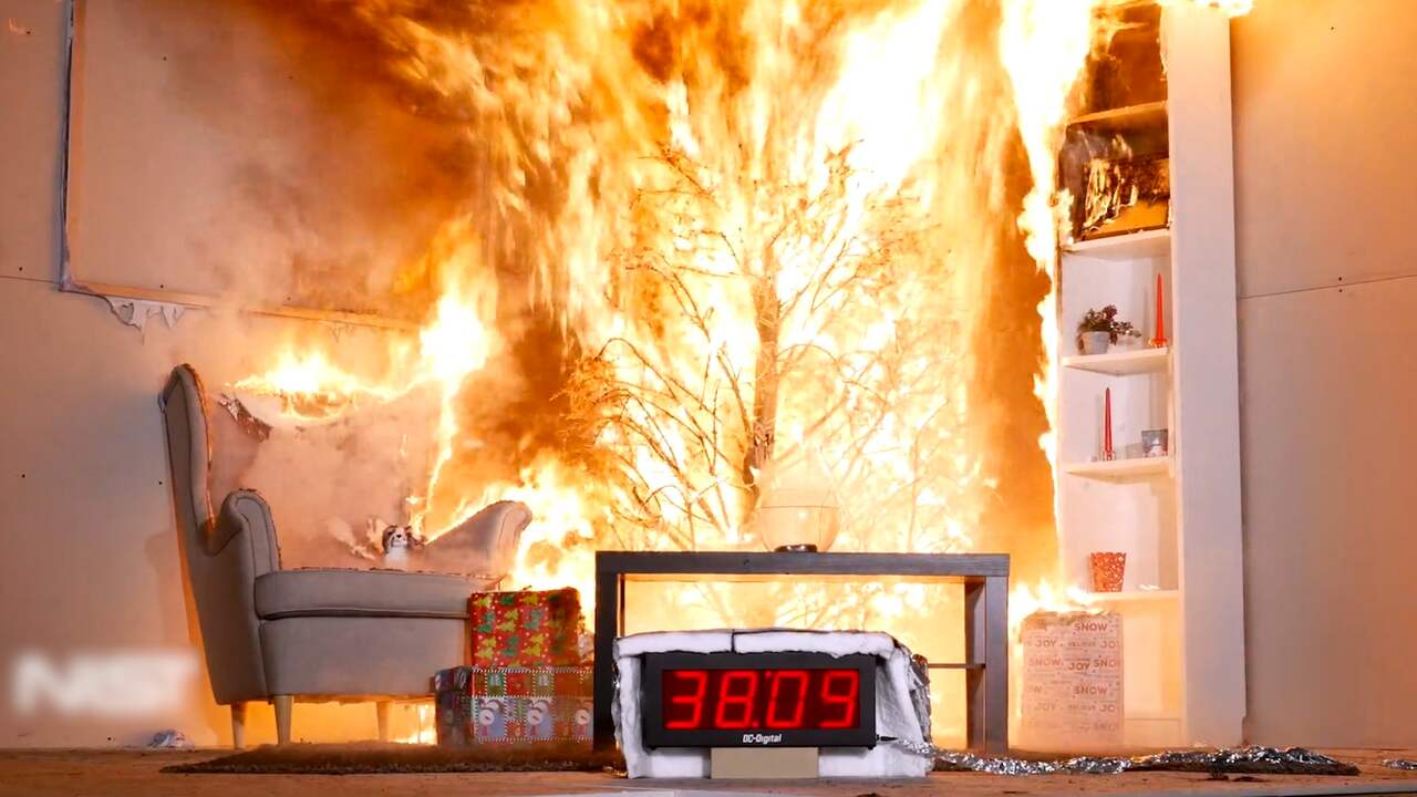 Waarschuwingsfilmpje toont hoe snel droge kerstboom in brand vliegt