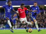 Koploper Chelsea bijt zich thuis stuk op United en ziet winnend City naderen