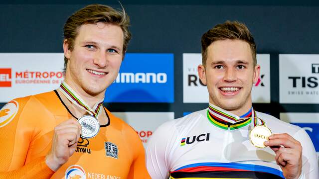 Jeffrey Hoogland en Harry Lavreysen op het podium.