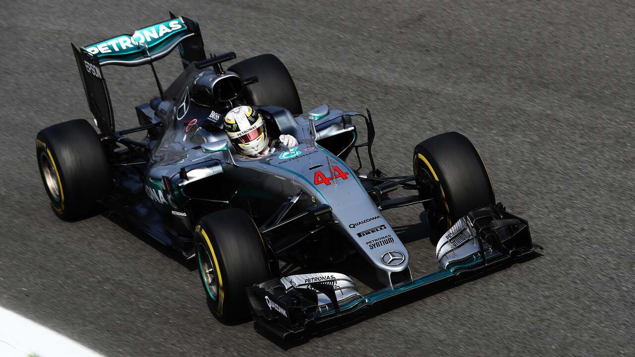 Lewis Hamilton in de Mercedes uit 2016.