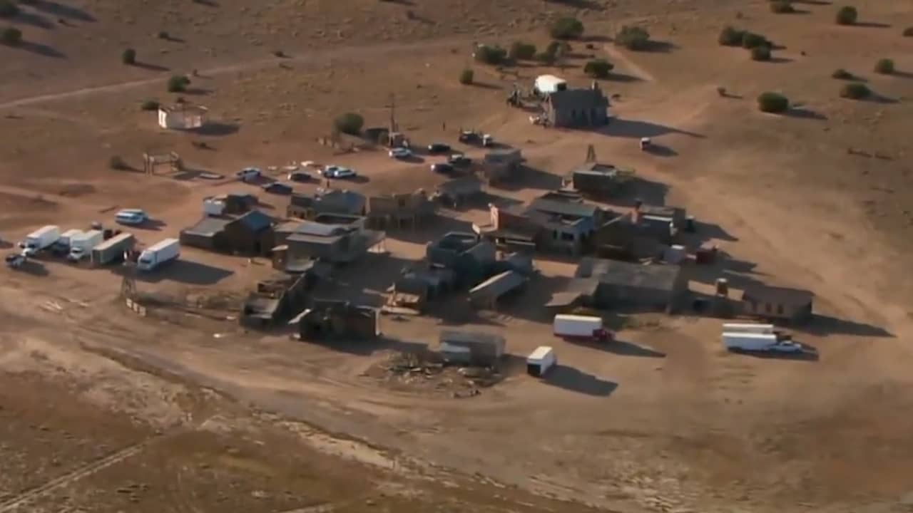 Beeld uit video: Helikopter filmt set waar Alec Baldwin cameraregisseur doodschoot