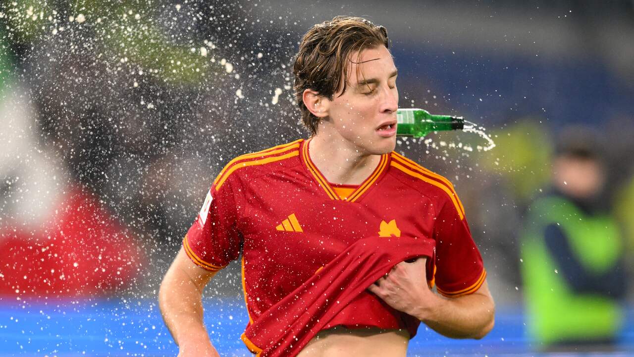 AS Roma midfielder hit by beer bottle during Coppa Italia quarter-final against Lazio