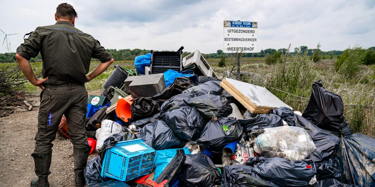 Afval opruimen in overstroomde Limburgse natuur: 'Gaat nog maanden duren'