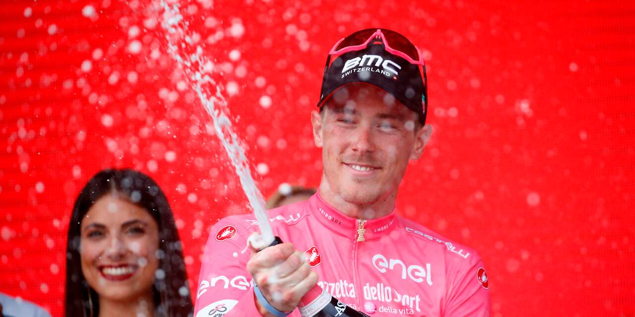 Dumoulin verliest leiderstrui aan Dennis, Viviani wint tweede Giro-etappe