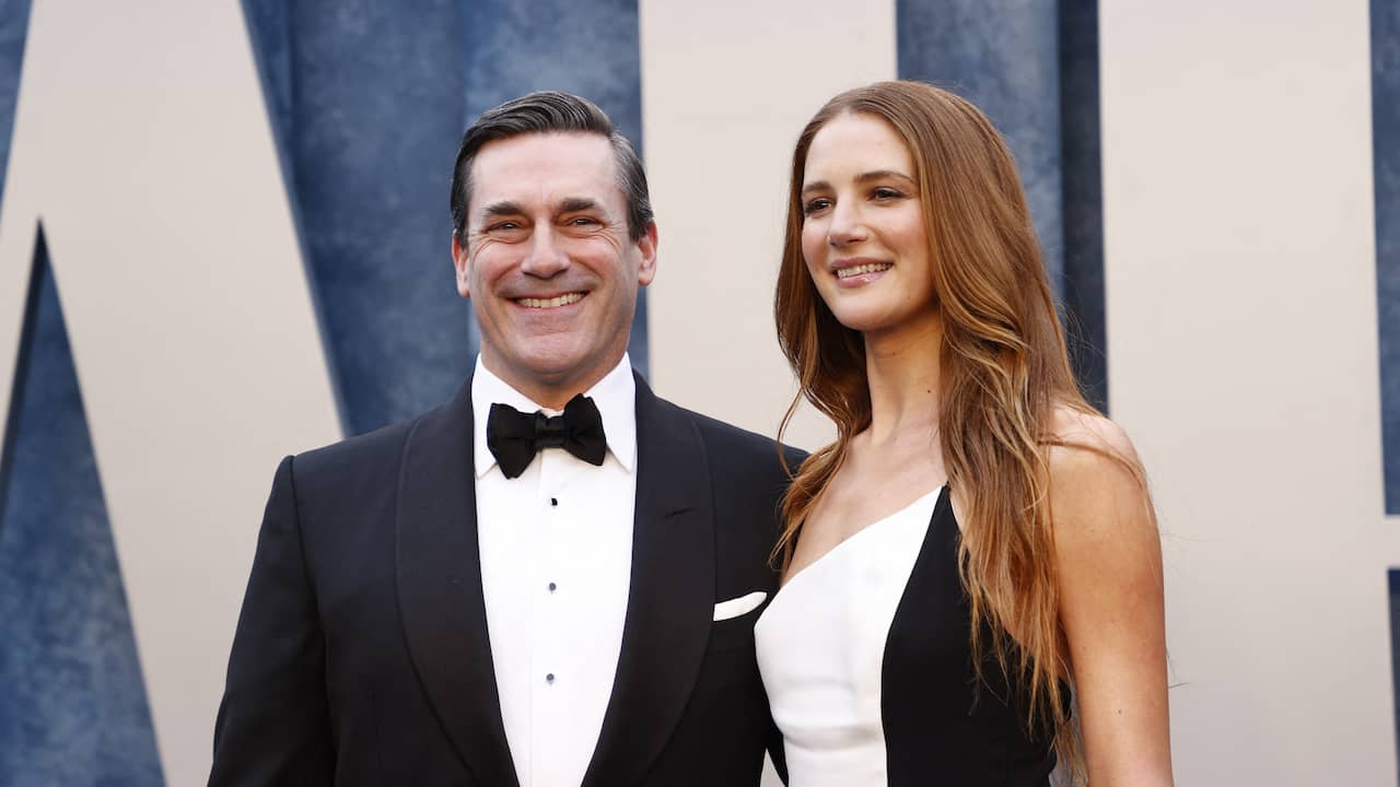 Mad Men-collega's Jon Hamm en Anna Osceola zijn getrouwd - Utrecht Nieuws