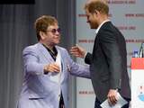 Elton John verdedigt Harry en Meghan na berichten over privévluchten