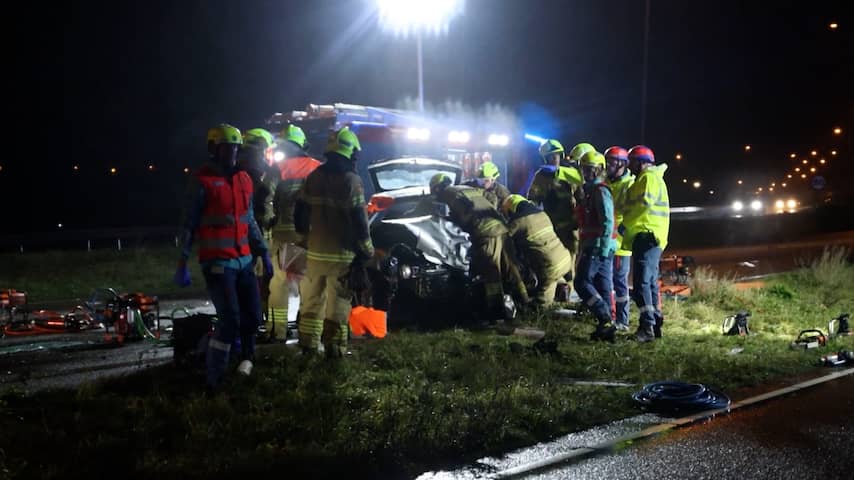 Twee zwaargewonden en vier gewonden na ongeluk met zeven autos bij Alkmaar.