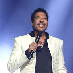 Vliegtuig Lionel Richie kan niet landen, zanger mist eigen concert