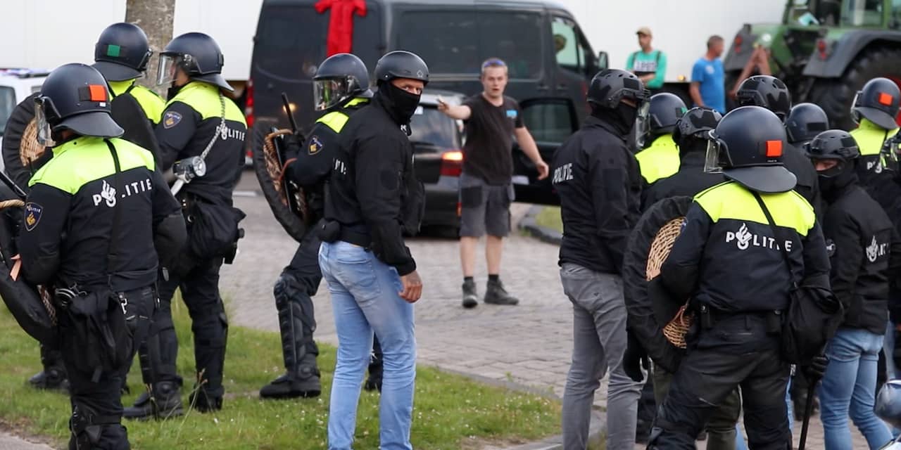 Meerdere arrestaties in Sneek, burgemeesters en LTO vragen boeren te stoppen