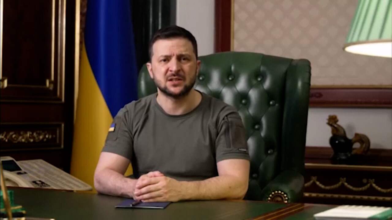 Beeld uit video: Zelensky: 'Rusland voert genocide uit'
