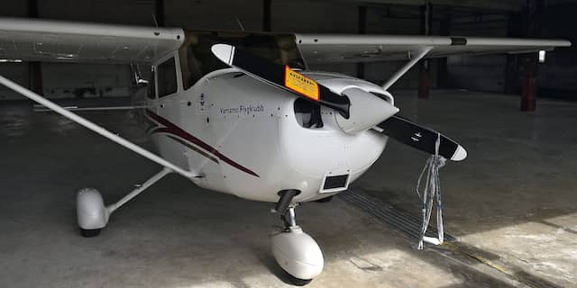 Cessna met klapband, niemand gewond maar wel wachtrijtje in de lucht boven Eindhoven