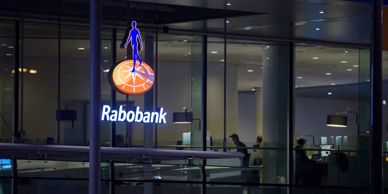 Rabobank Roelofarendsveen sluit parkeergarage om vloerconstructie