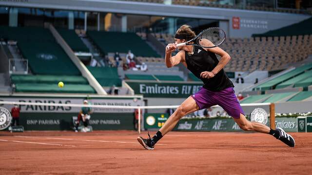 Alexander Zverev gunde Kei Nishikori slechts zes games in de vierde ronde.