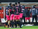 Koploper FC Volendam ontsnapt aan nieuw puntenverlies, FC Emmen morst wel