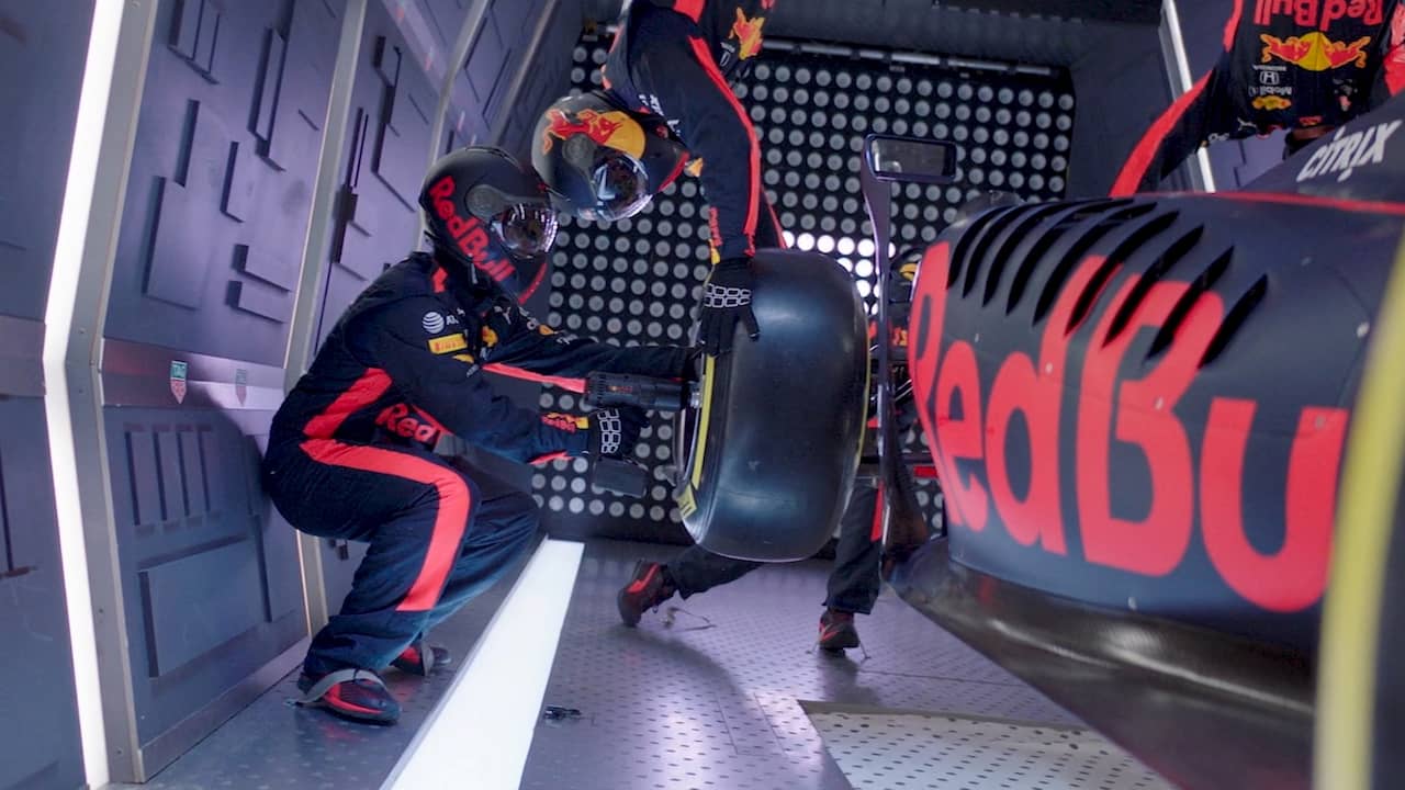 Red Bull Racing voert pitstop in gewichtloosheid uit