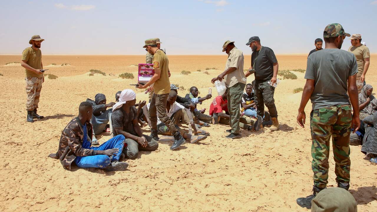 Tunisia and Libya enter into a “crisis” and help migrants stranded in the desert |  outside