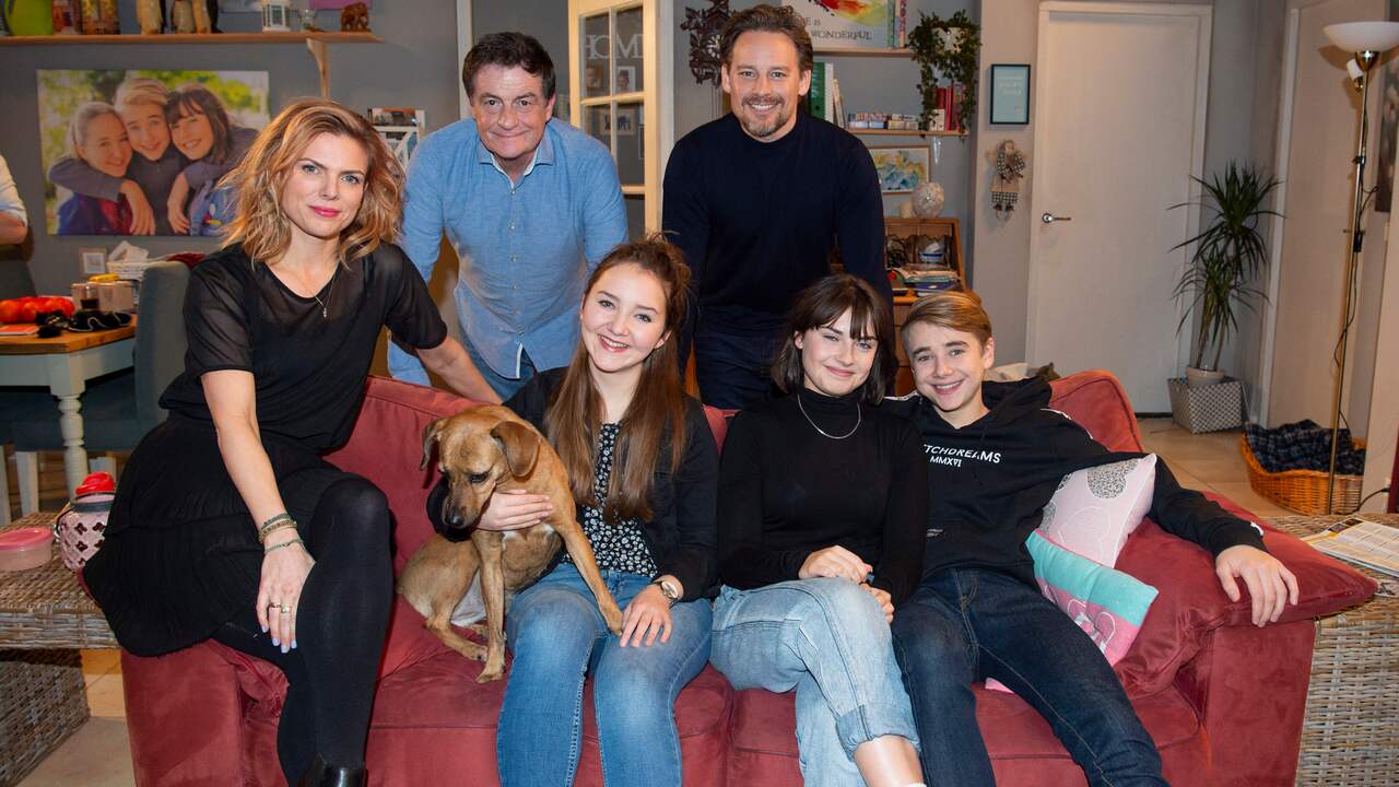 In 2019 werd de (schoon)familie van Julian Verduyn (Cas Jansen) bekendgemaakt. Johnny Kraaijkamp jr. speelt zijn schoonvader.
