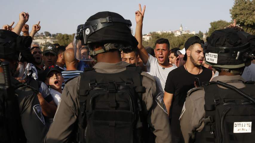 Ruim honderd gewonden na stormloop op al-Aqsa-moskee in Jeruzalem