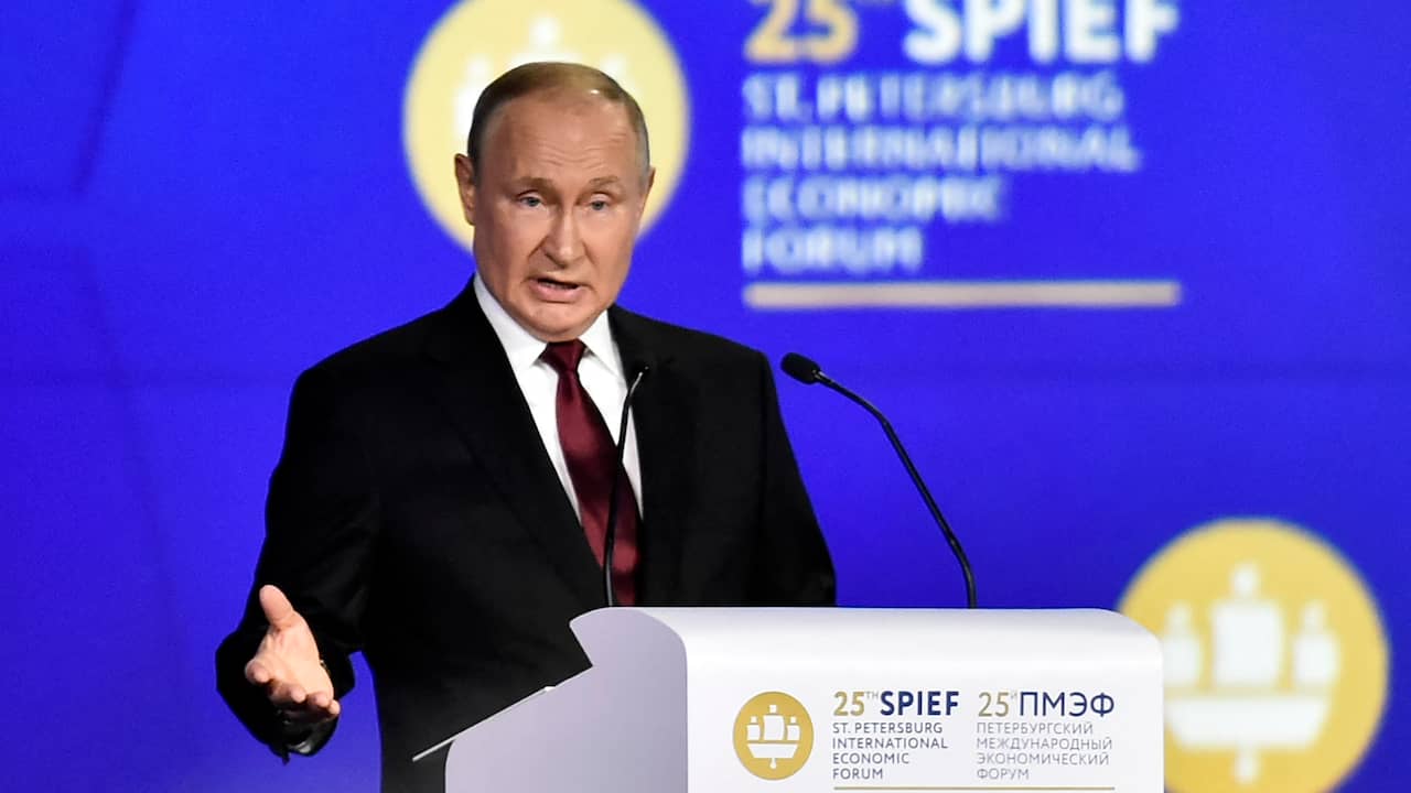 Putin argues that all Western sanctions have had no effect on Russia.