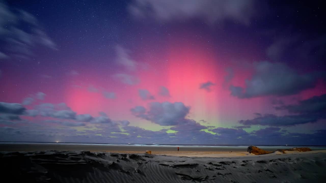Image from video: Timelapse shows spectacular northern lights above Terschelling