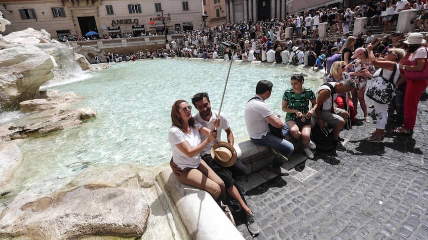Rome gaat toeristen strenger bekeuren voor 'onbeschaafd gedrag'