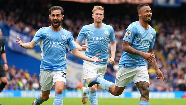Manchester City viert het doelpunt van Gabriel Jesus tegen Chelsea.