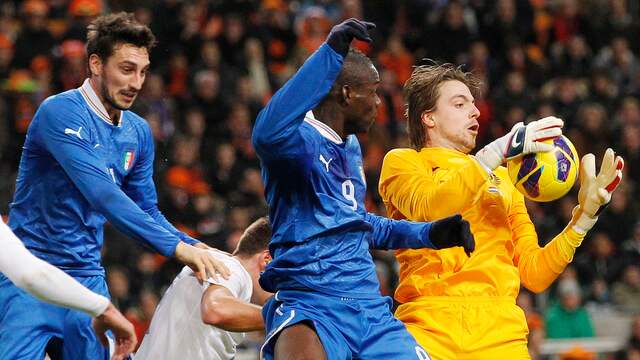 In 2013 speelde Davide Astori (links) met Italië tegen het Nederlands elftal.