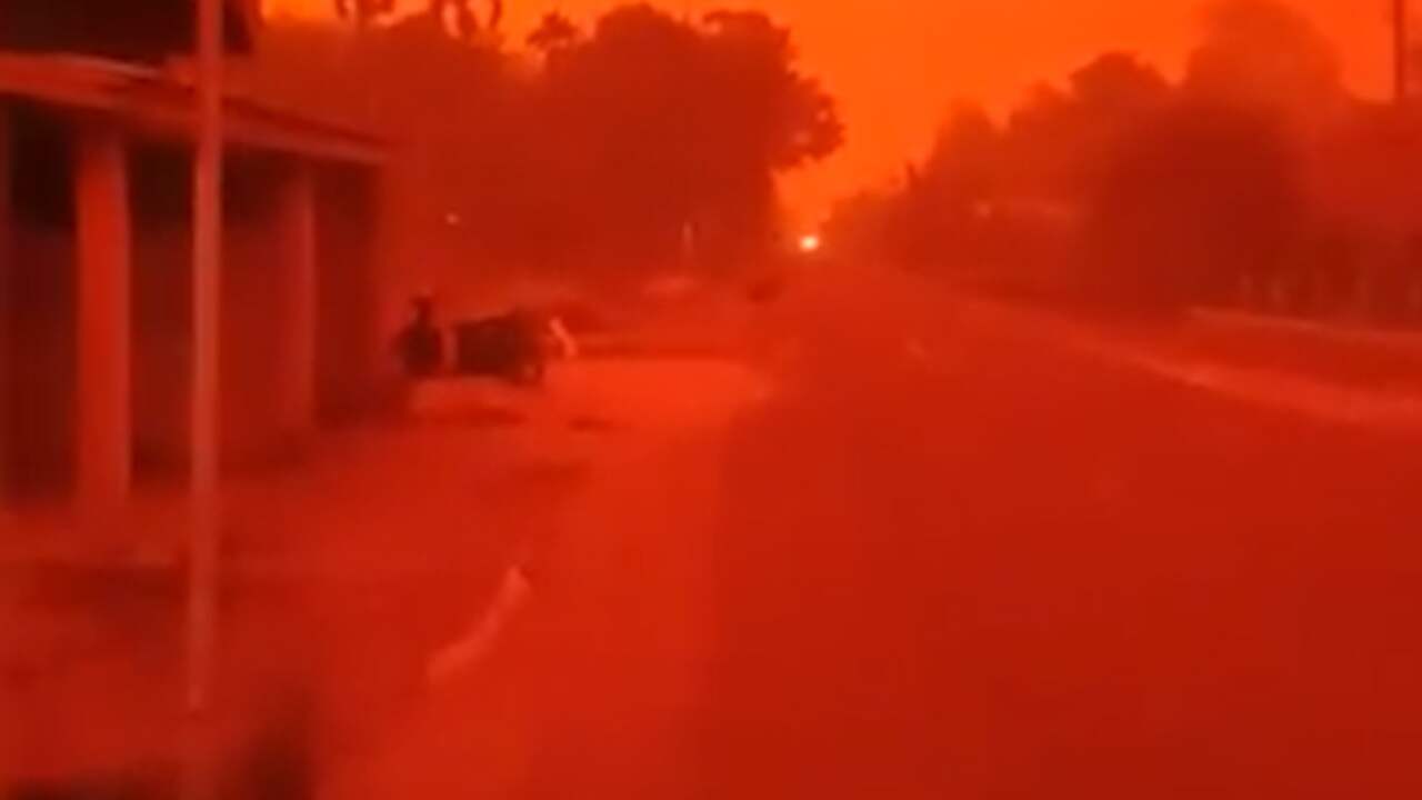 Beeld uit video: Vervuilde lucht in Indonesië kleurt rood door brand
