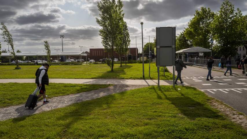 Steeds meer asielzoekers en statushouders wachten op inschrijving voor BSN