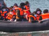 Waarom bootvluchtelingen de gevaarlijke oversteek naar het VK maken