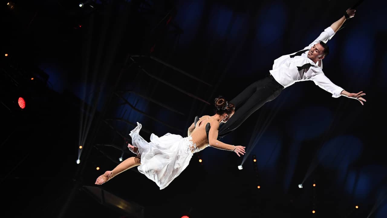 Gevallen acrobate kan benen weer bewegen na circusongeluk in Carré