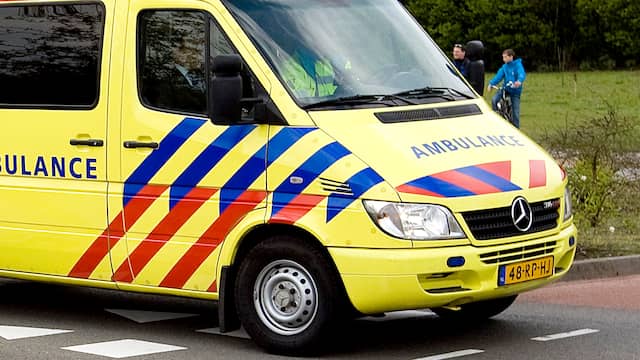 Kindje ernstig gewond na aanrijding, automobilist rijdt door. Kindje ernstig gewond na aanrijding, automobilist rijdt door.