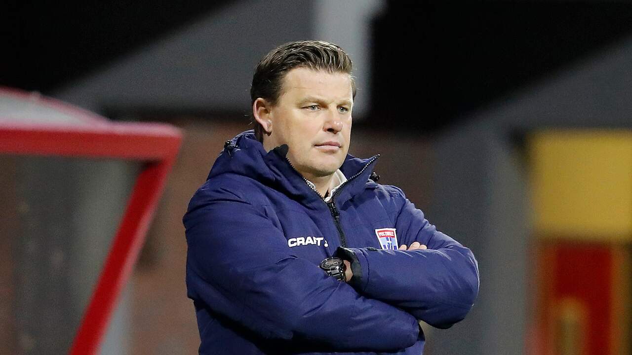 John Stegeman werd zaterdagavond na het verlies bij FC Emmen ontslagen door PEC Zwolle.