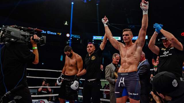 Rico Verhoeven won van de Braziliaan Anderson Silva na driemaal acht seconden.