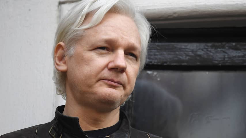 VS dient nog eens zeventien aanklachten tegen Assange in