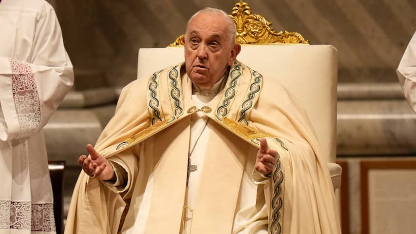 Paus na afwezigheid wel bij nachtmis en zal 'gewoon' paasboodschap uitspreken