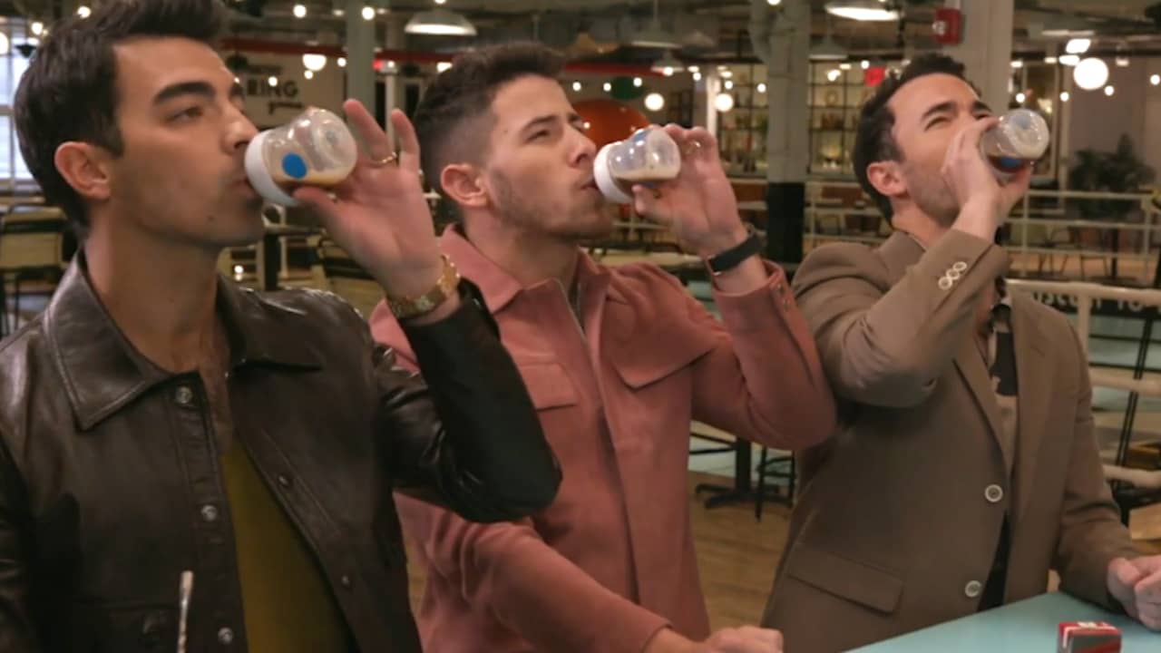 Jonas Brothers schrijven lied terwijl ze dronken worden