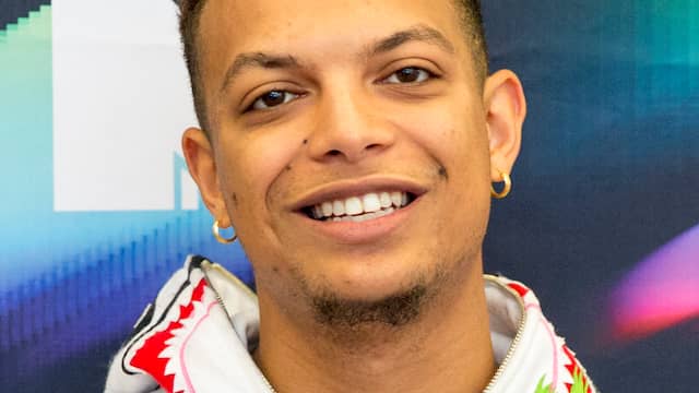 Rapper Ronnie Flex heeft 'geen vrienden meer' | NU - Het laatste nieuws