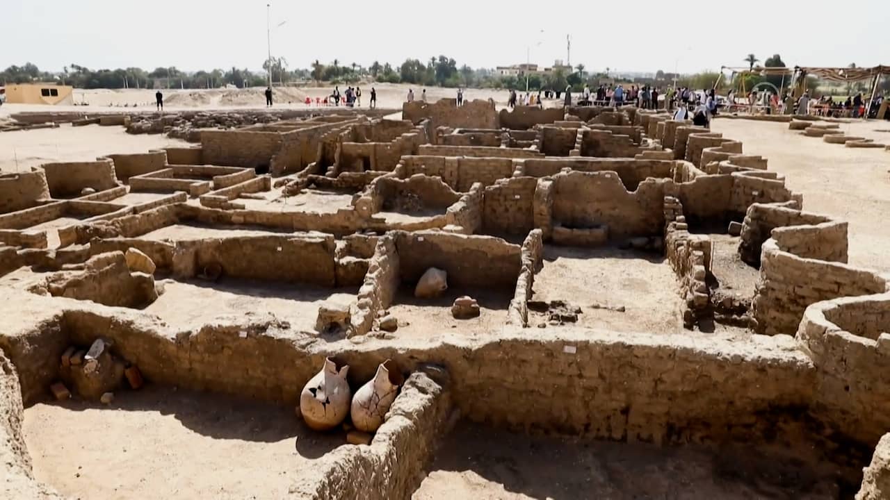 Beeld uit video: Archeologen vinden ruim drieduizend jaar oude faraostad in Egypte