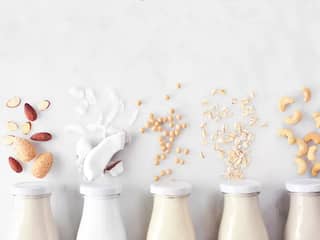 Hoe gezond zijn melkvervangers zoals havermelk?