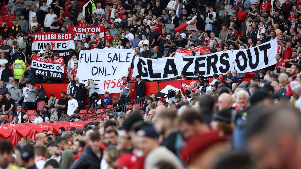 I tifosi dello United esultano per l’accordo che vede l’odiato Glazer prendere il sopravvento |  calcio