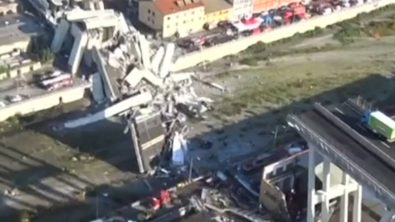 Beeld uit video: Helikopter brengt omvang schade na instorting brug Genua in kaart