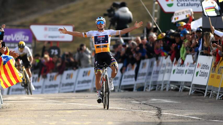 Evenepoel vloert Roglic in bergrit Catalonië, maar komt net tekort voor leiderstrui