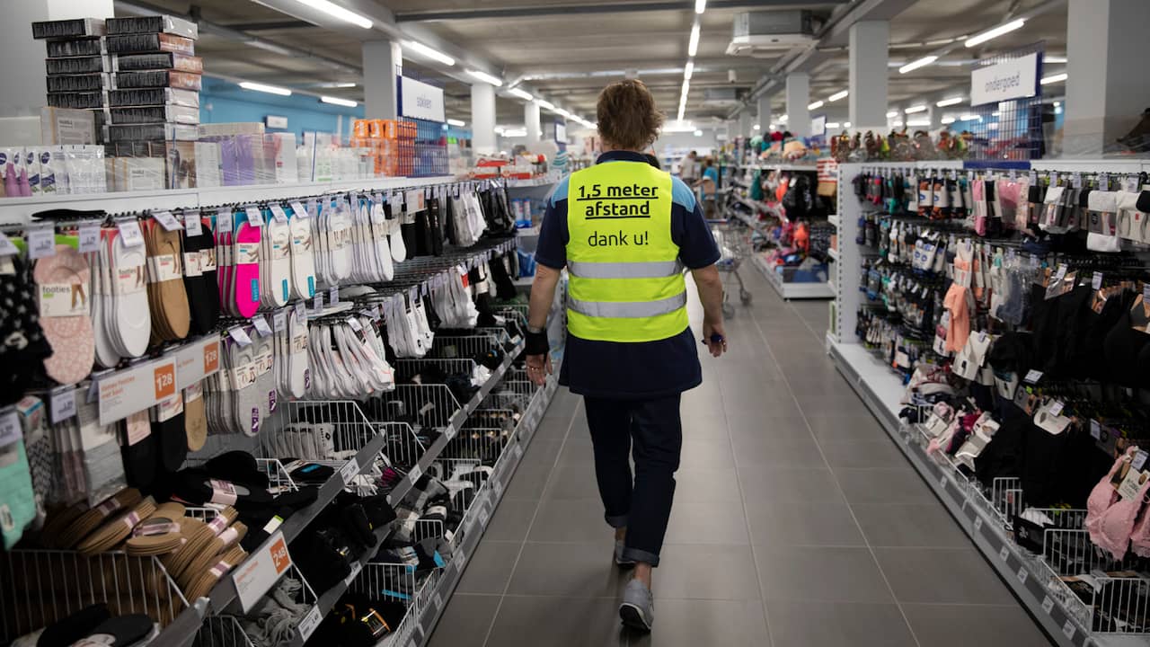 Verval palm Raak verstrikt Action blijft winkels openen en experimenteert heel voorzichtig online |  Economie | NU.nl