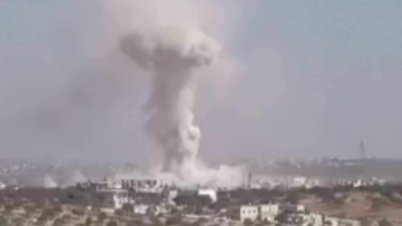 Beeld uit video: Doden door Syrisch bombardement op school in Idlib