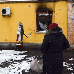 Groep opgepakt die kunstwerk Banksy bij Kyiv uit muur wilde hakken