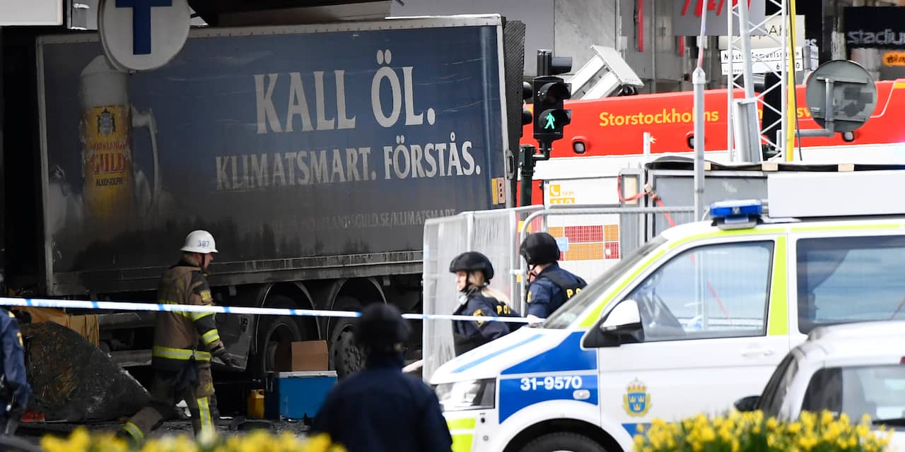 Vrachtwagen rijdt in op mensen in centrum Stockholm, zeker drie doden
