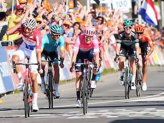 Debutant Van der Poel sprint in bizarre finale naar winst Amstel Gold Race