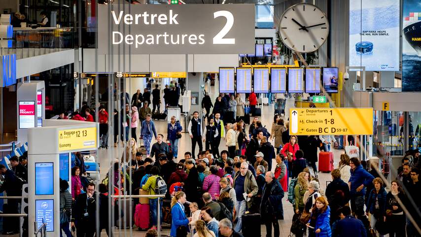 KLM claimt schade meivakantie bij luchthaven Schiphol
